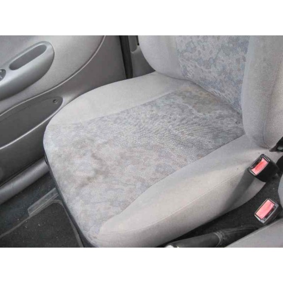 ford fiesta berlina del año 1999