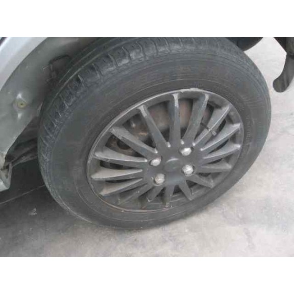 ford fiesta berlina (dx) del año 2000