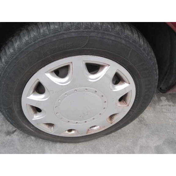 ford fiesta berlina del año 1999