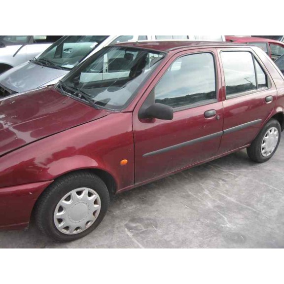 ford fiesta berlina del año 1999