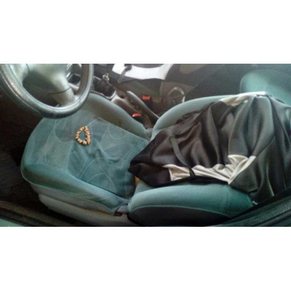 peugeot 206 berlina del año 2001