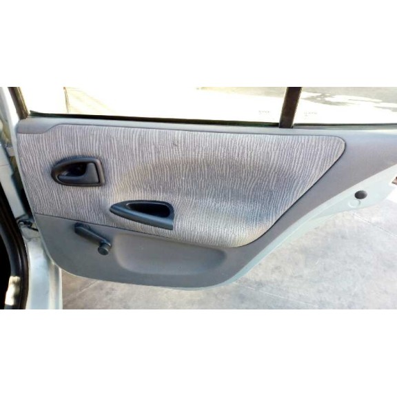 renault megane i fase 2 berlina (ba0) del año 2001