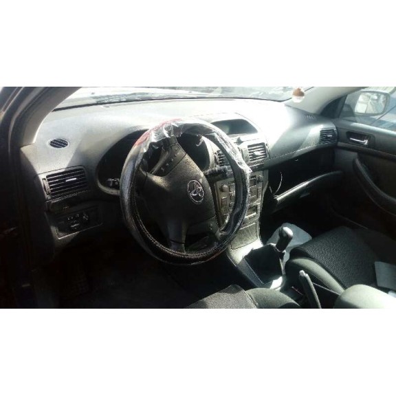 toyota avensis berlina (t25) del año 2004