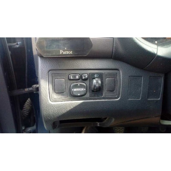 toyota avensis berlina (t25) del año 2004