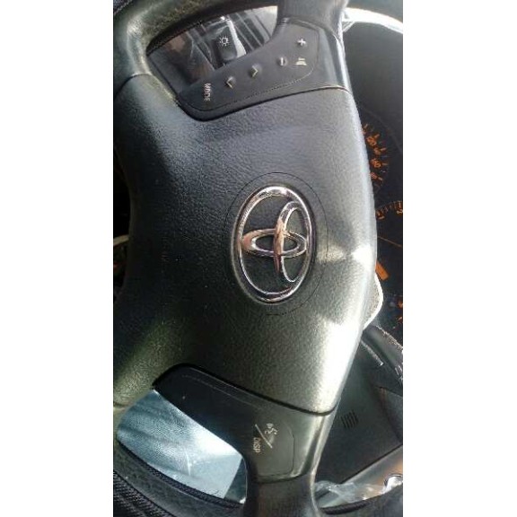 toyota avensis berlina (t25) del año 2004