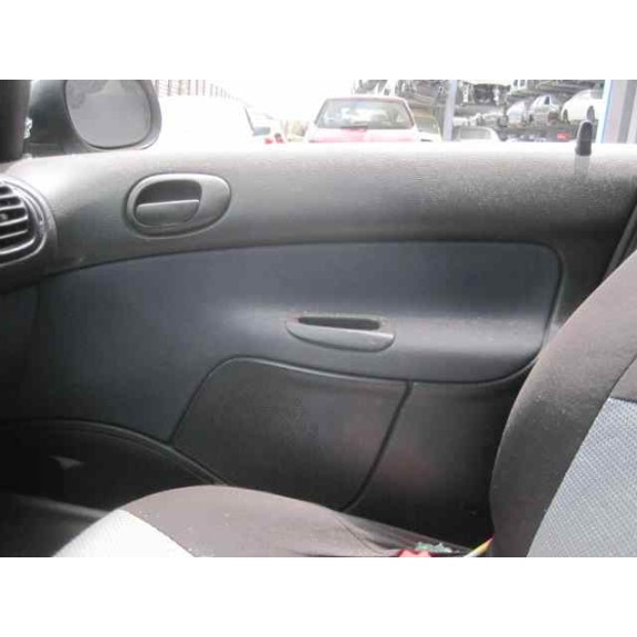 peugeot 206 berlina del año 2001