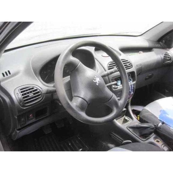 peugeot 206 berlina del año 2001