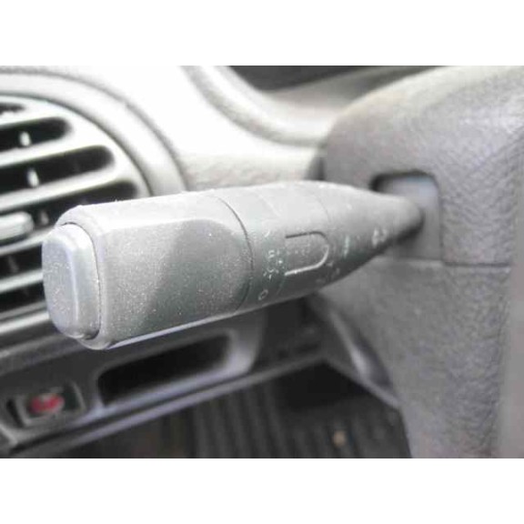 peugeot 206 berlina del año 2001