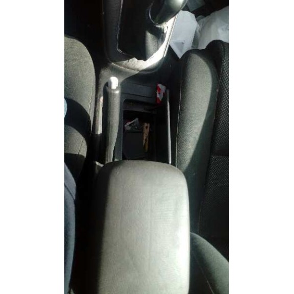 toyota avensis berlina (t25) del año 2004