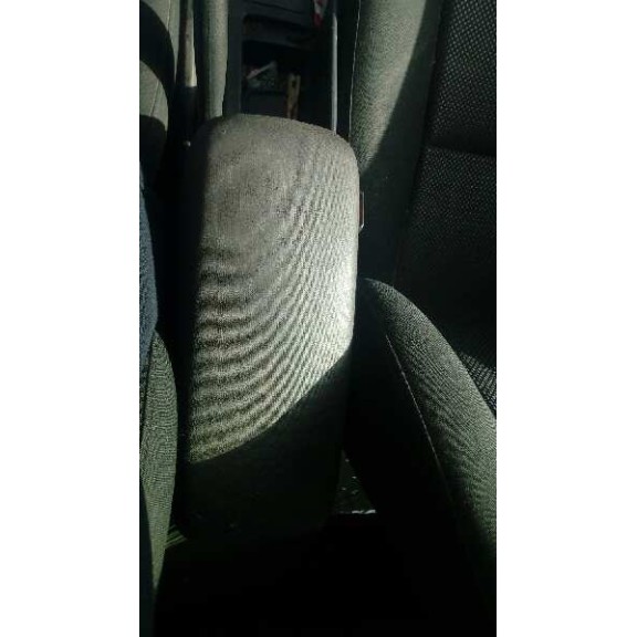 toyota avensis berlina (t25) del año 2004