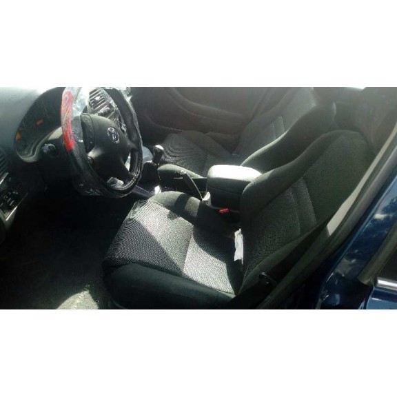 toyota avensis berlina (t25) del año 2004