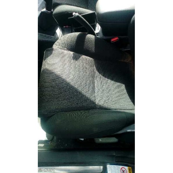 toyota avensis berlina (t25) del año 2004