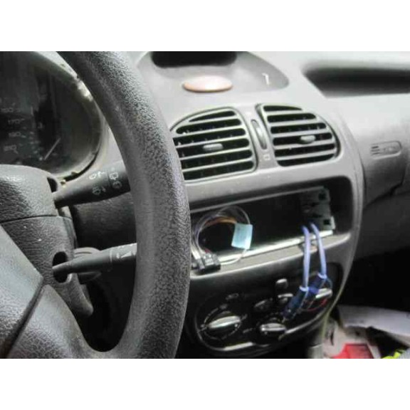 peugeot 206 berlina del año 2001