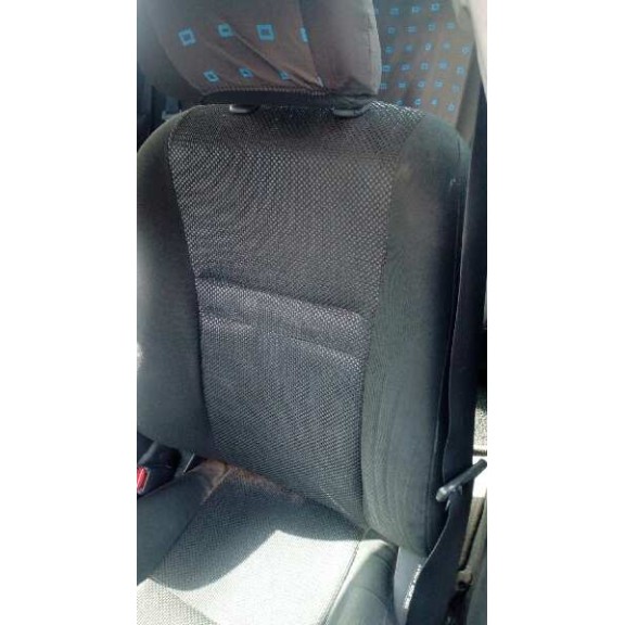 toyota avensis berlina (t25) del año 2004