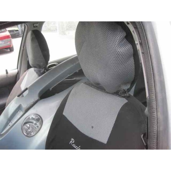 peugeot 206 berlina del año 2001