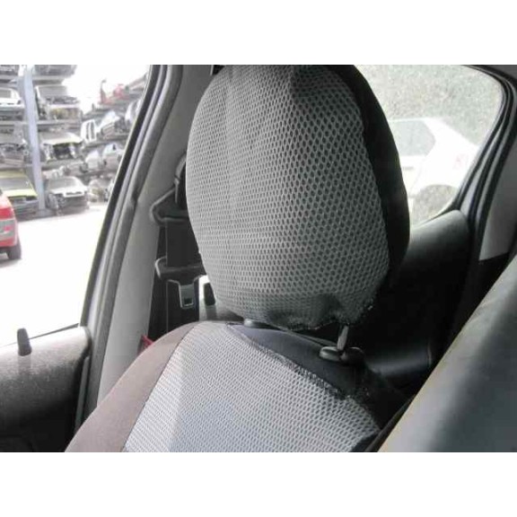 peugeot 206 berlina del año 2001