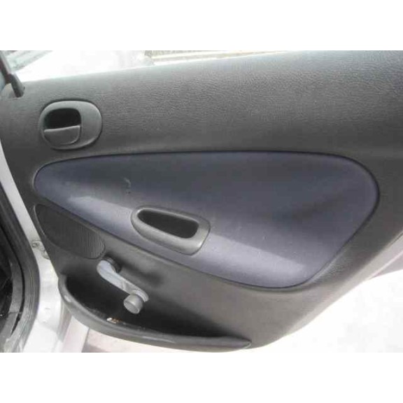 peugeot 206 berlina del año 2001