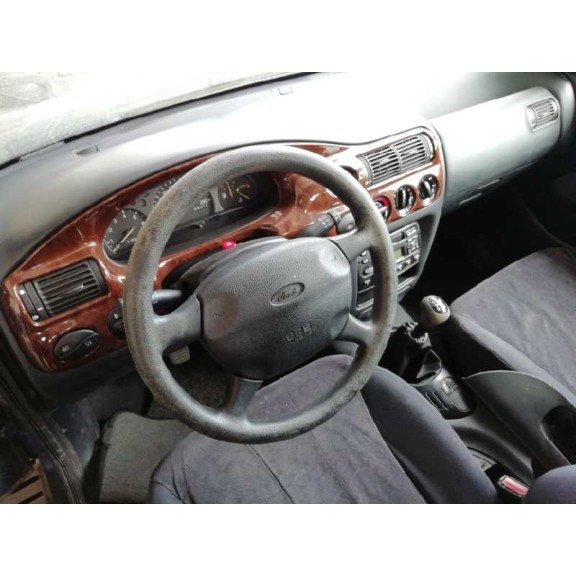 ford escort berlina del año 1998