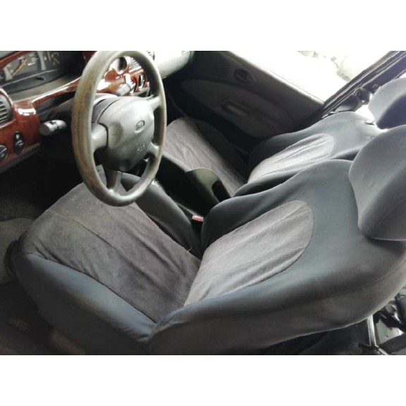 ford escort berlina del año 1998