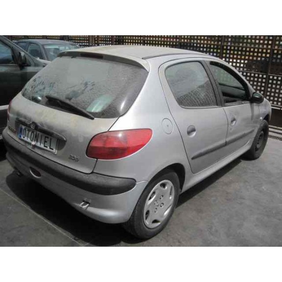 peugeot 206 berlina del año 2001
