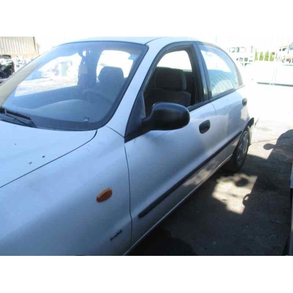 daewoo lanos del año 2000