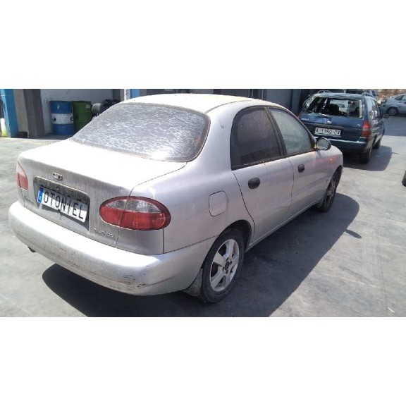 daewoo lanos del año 2000