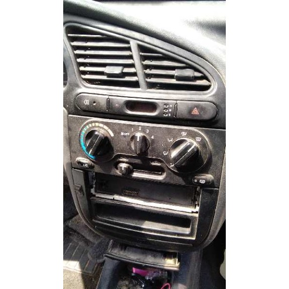 daewoo lanos del año 2000