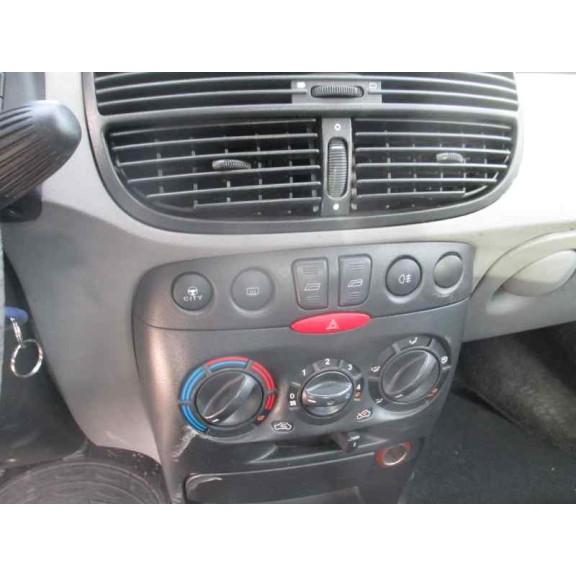 fiat punto berlina (188) del año 2001