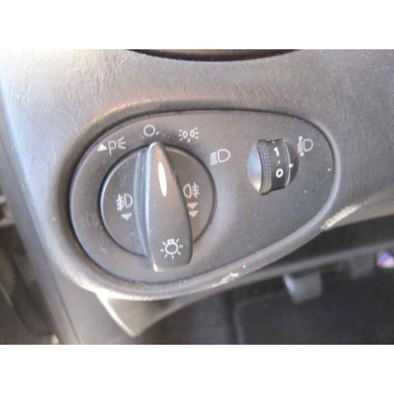 ford focus berlina (cak) del año 2004