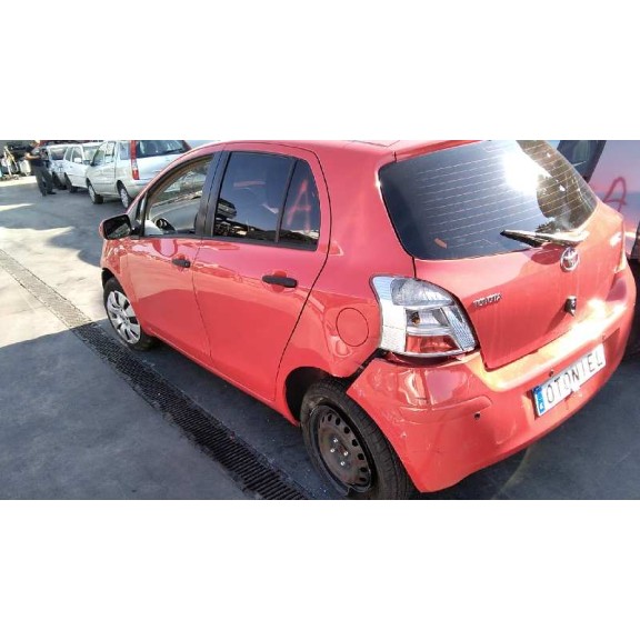 toyota yaris del año 2010