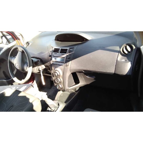 toyota yaris del año 2010