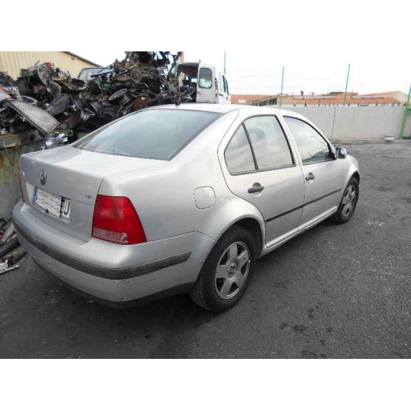 volkswagen bora berlina (1j2) del año 2000