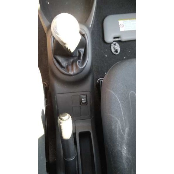 toyota yaris del año 2010