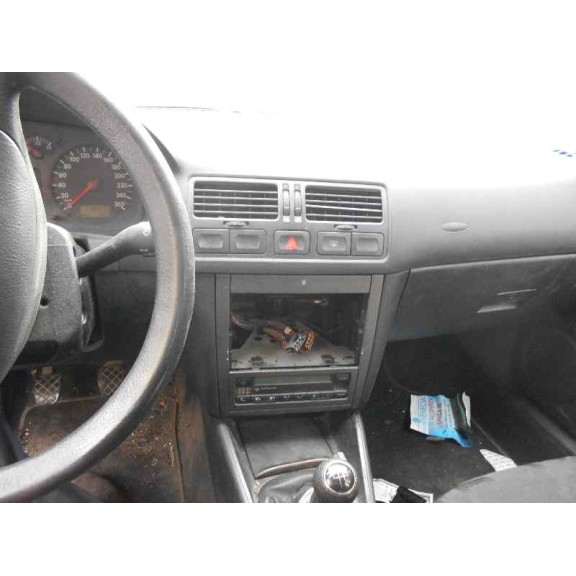 volkswagen bora berlina (1j2) del año 2000