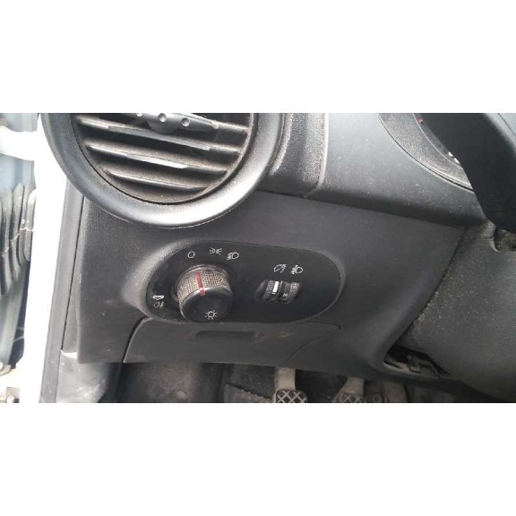 seat ibiza (6l1) del año 2003