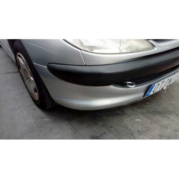 peugeot 206 berlina del año 2002