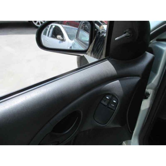 ford focus berlina (cak) del año 2003