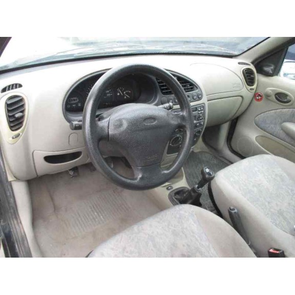 ford fiesta berlina del año 1997