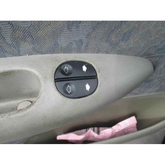 ford fiesta berlina del año 1997