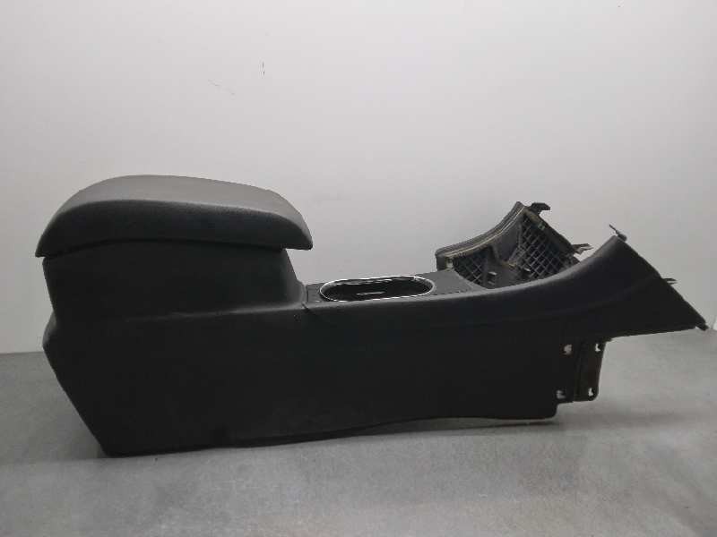 Recambio de apoyabrazos central para ford mondeo ber. (ca2) ghia referencia OEM IAM 7S71A45A20  