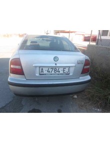 skoda octavia berlina (1u2) del año 2000 2