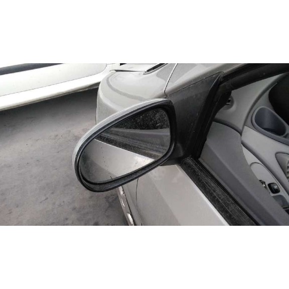 nissan almera tino (v10m) del año 2005