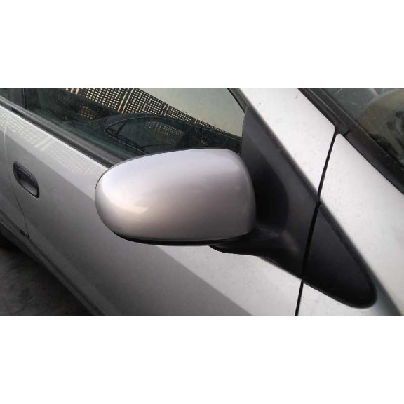 nissan almera tino (v10m) del año 2005