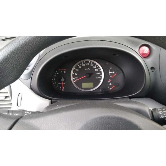 nissan almera tino (v10m) del año 2005