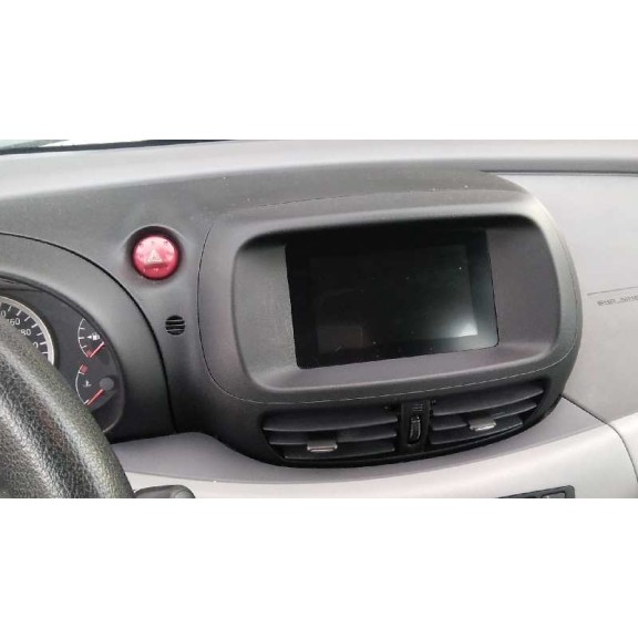 nissan almera tino (v10m) del año 2005