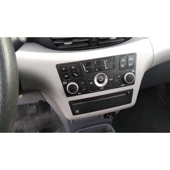 nissan almera tino (v10m) del año 2005