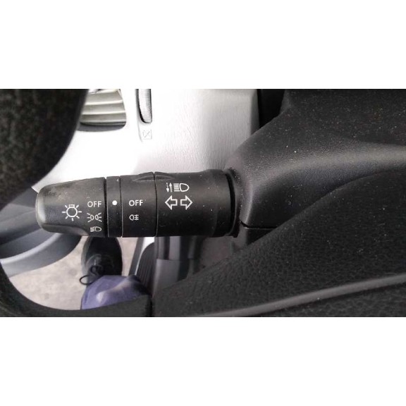 nissan almera tino (v10m) del año 2005