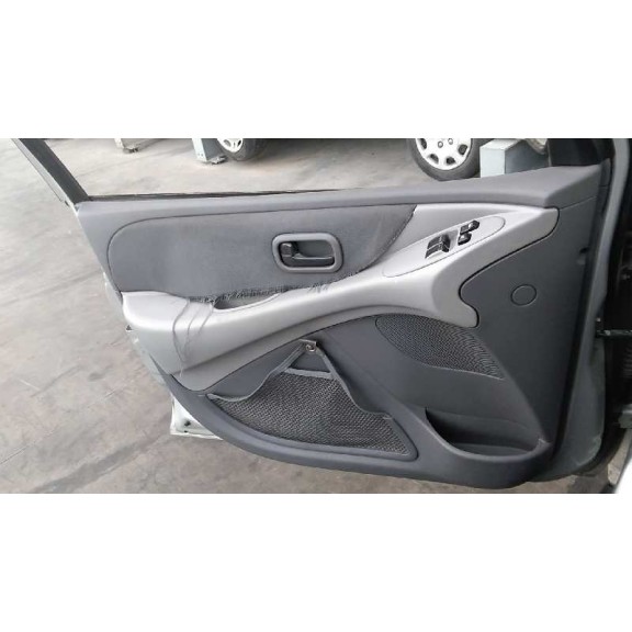 nissan almera tino (v10m) del año 2005