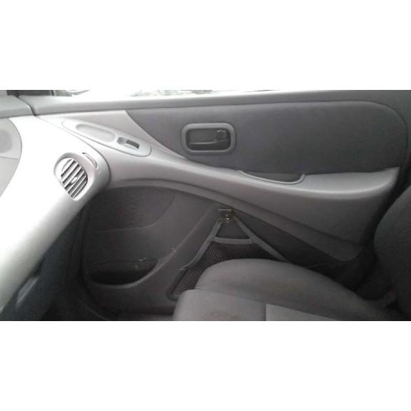 nissan almera tino (v10m) del año 2005