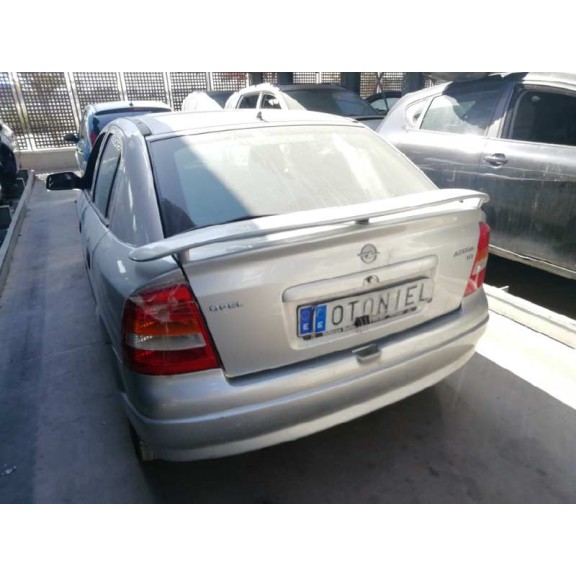 opel astra g berlina del año 2002